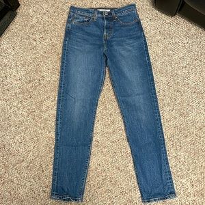 Like new Levi’s wedgie jeans
